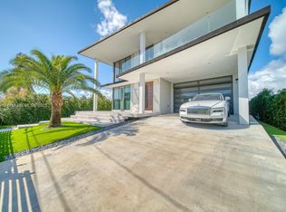 7520 W Treasure Dr, North Bay Village, FL 33141