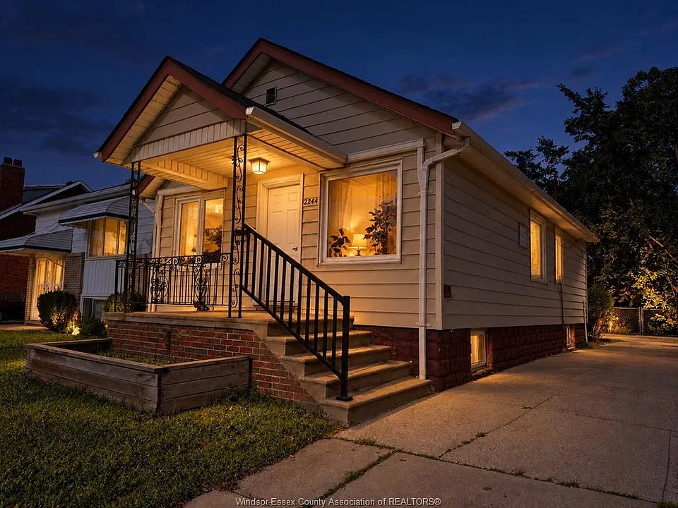 2244 Howard Ave