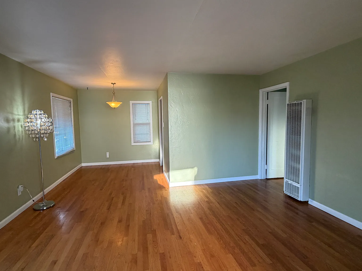 2 bed, 950 sqft, $2,480 — Photo 2