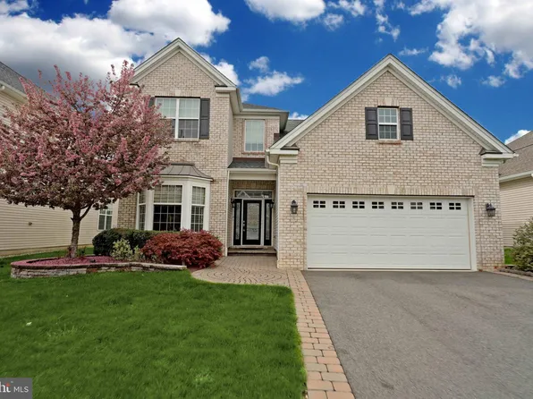 114 Andover Dr, Kendall Park, NJ 08824