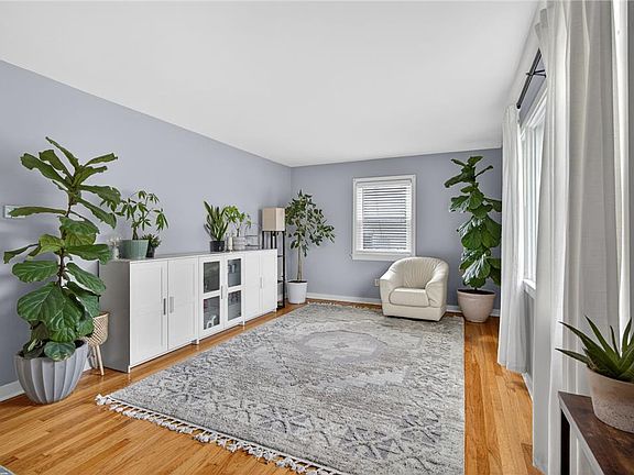 5th image of 1802 Snyder St