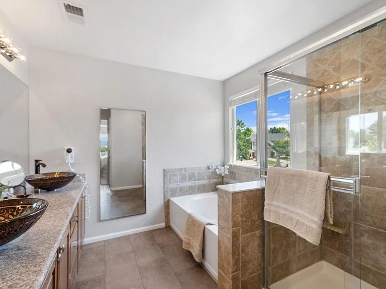 Primary suite's private bathroom, 5 piece with walk-in closet