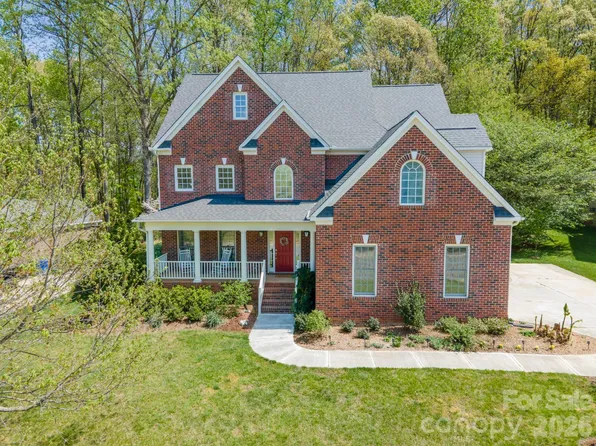 152 Fernbrook Dr, Mooresville, NC 28117