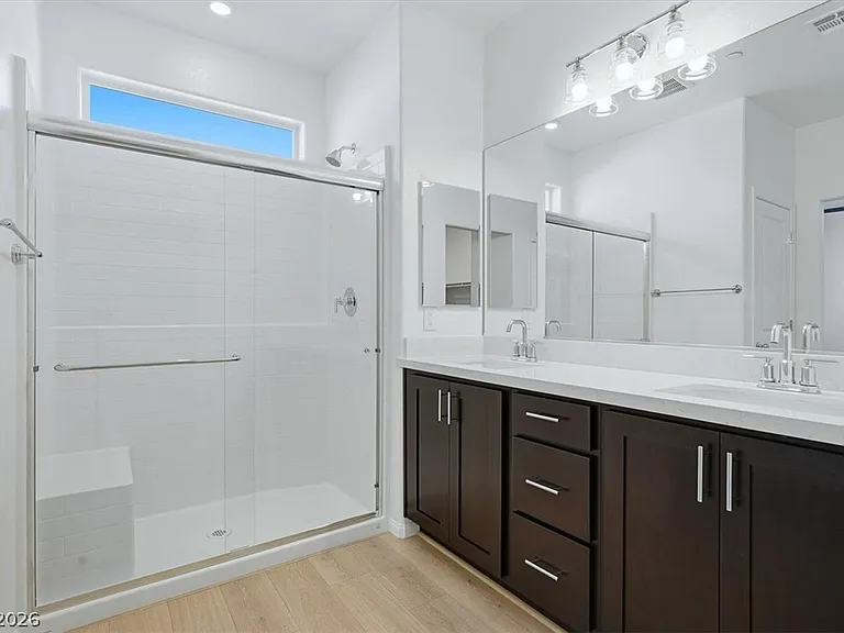 8667 Luxuriant Ave — Photo 11