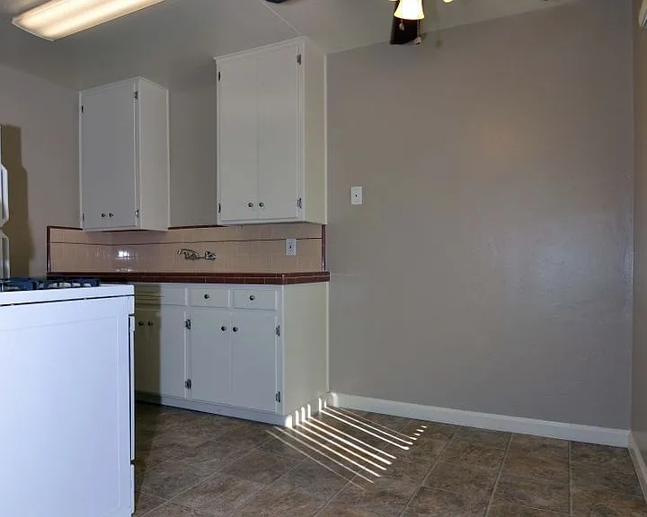 229 Landis Ave — Photo 2