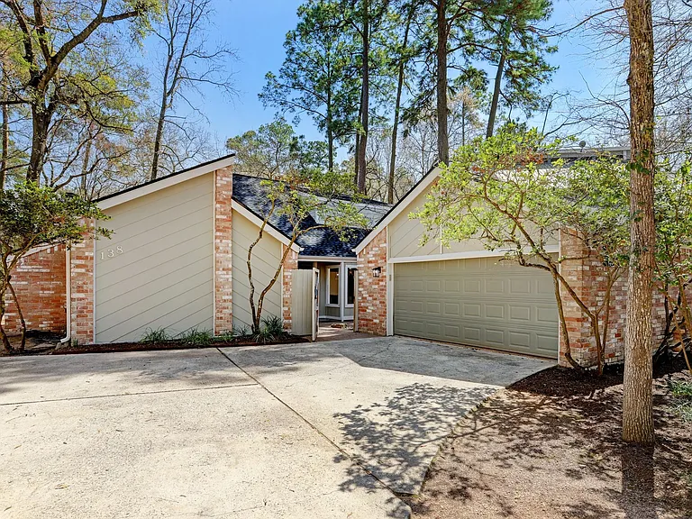 138 S Timber Top Dr — Photo 2