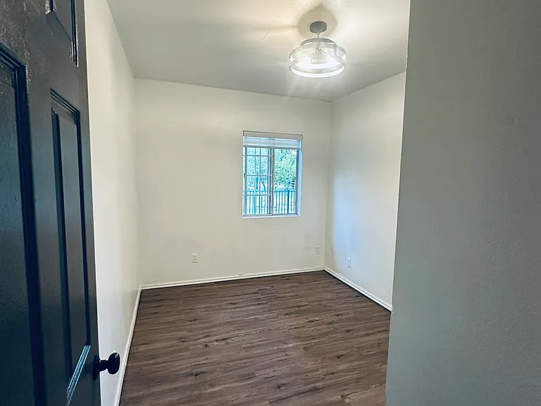 531 Haggin Ave #B — Photo 10
