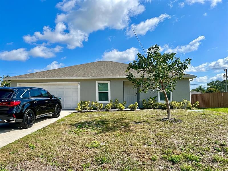 1st image of 611 NE Helicon Ln