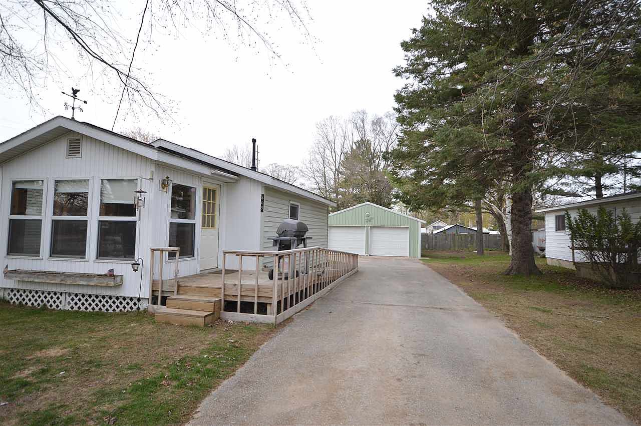 409 Robinson St, Charlevoix, MI 49720 MLS 470909 Zillow