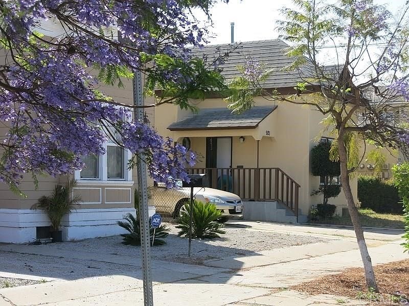 1st image of 921 Hoover Ave