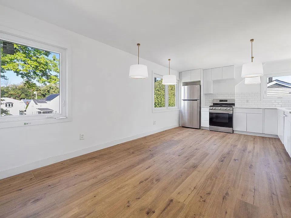 49 Ridgewood Ave #2