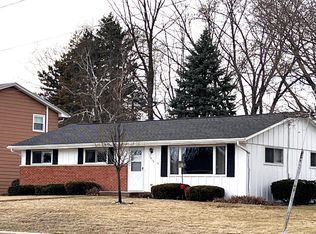 3610 Delahaut St, Green Bay, WI 54301