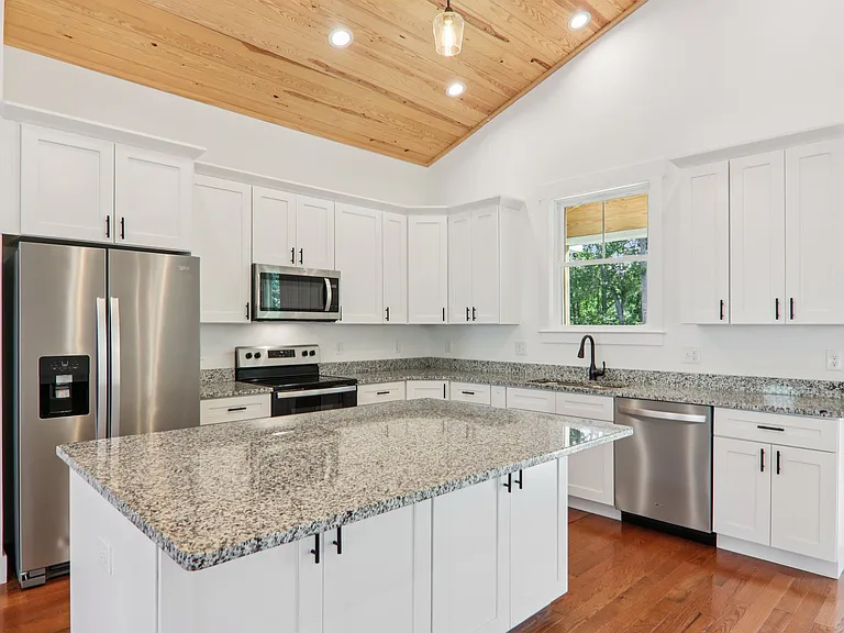 178 Jonathan Ln — Photo 14