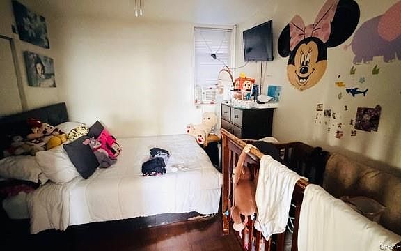 5th image of 99-03 northern blvd