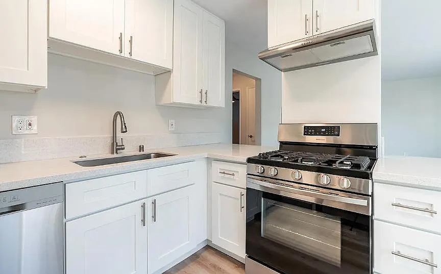 2 bed, 880 sqft, $3,295 — Photo 4
