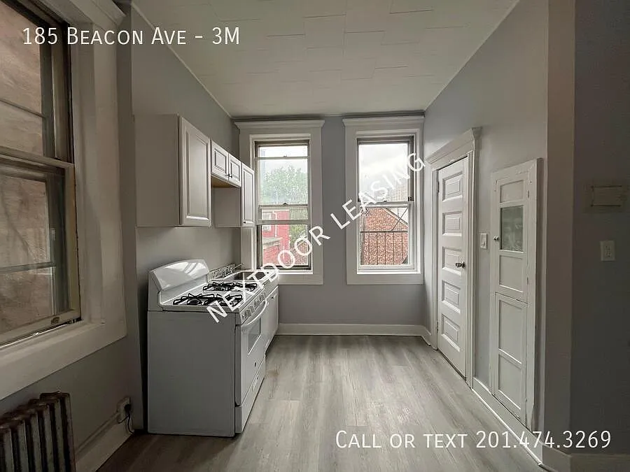 Building Photo - 185 Beacon Ave #3M