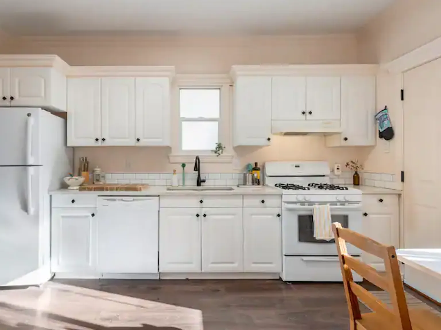 1 bed, 845 sqft, $3,200 — Photo 4