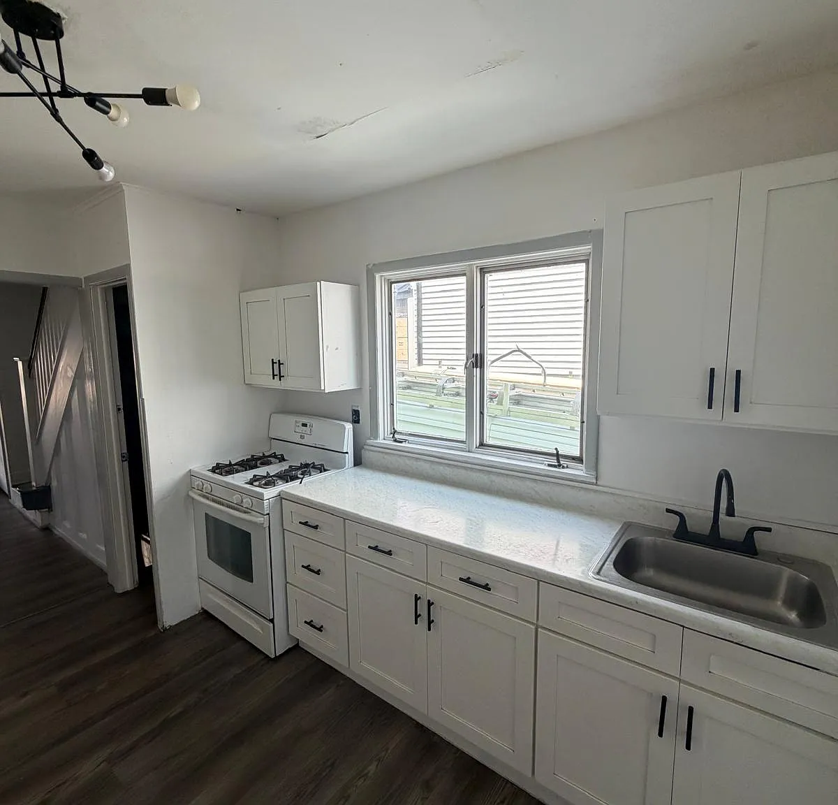 4 bed, 1.5 bath, 1500 sqft, $3,550 — Photo 1