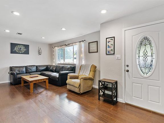 4th image of 5126 Meadowbrook Dr