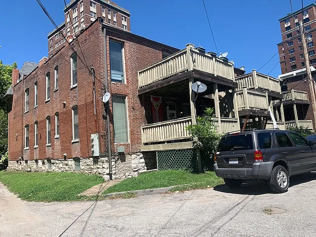 4390 McPherson Ave — Photo 39