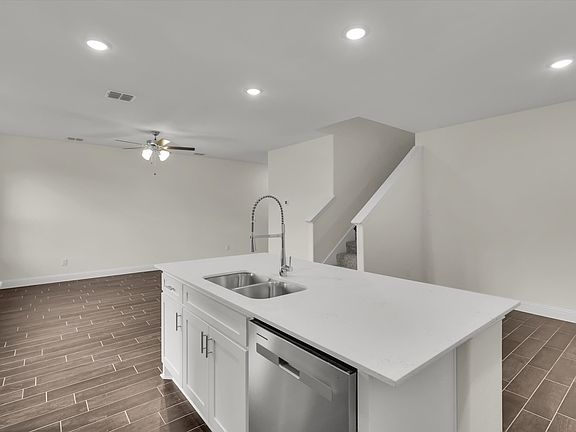 4th image of 1009 Amenduni Ln