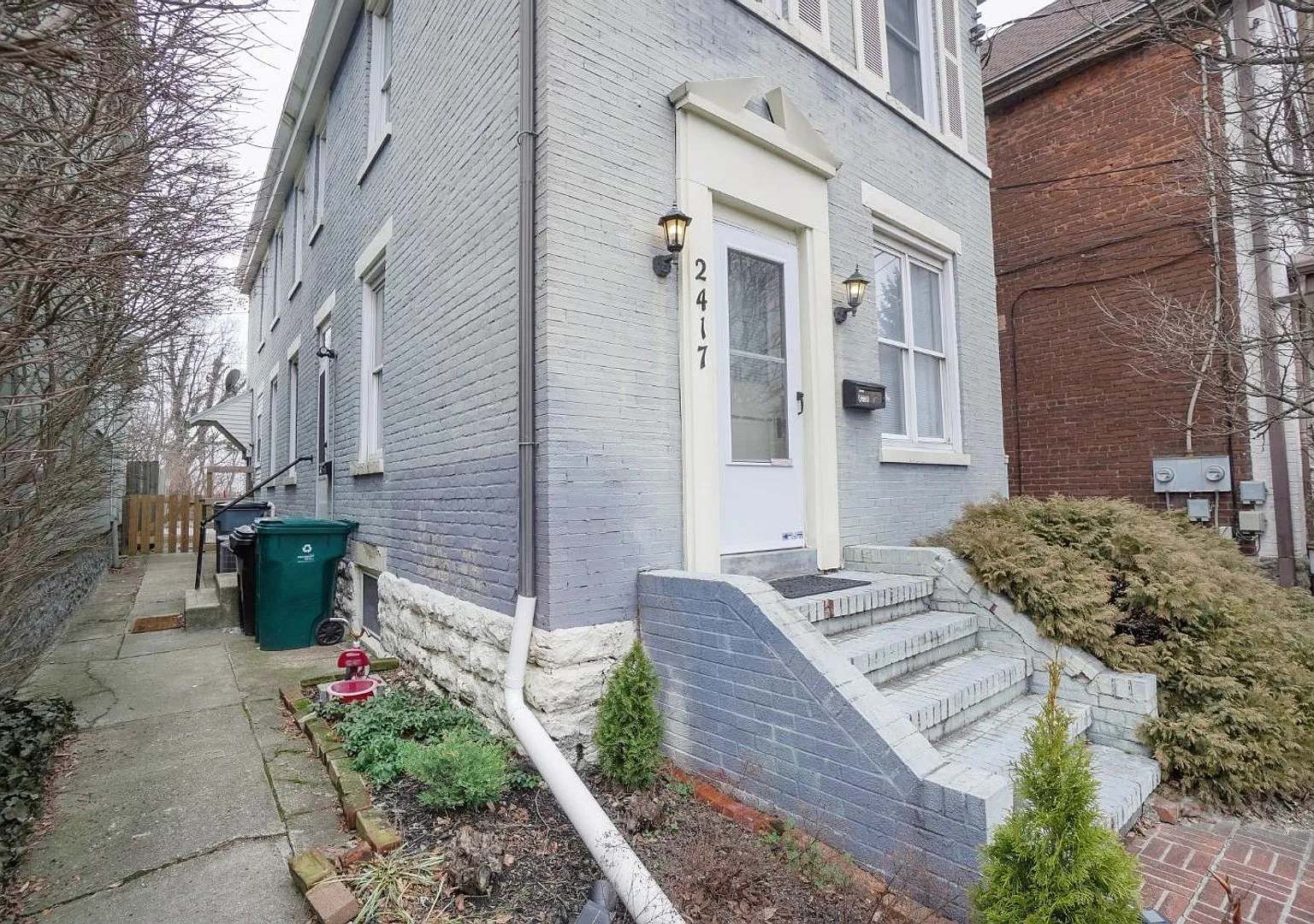 6 Bed/ 2 Bath on Fairview mins. from UC Campus Only $600/pp ($3,600/mo) — Photo 3