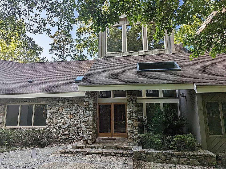 1st image of 1066 Canterbury Ln