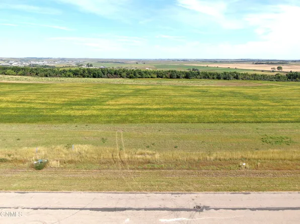 16002 Acadia Dr, Bismarck, ND 58503