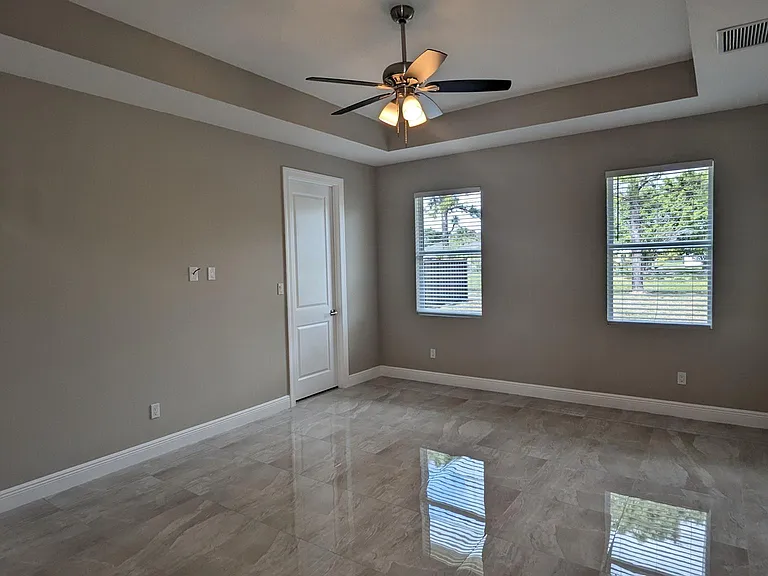 6037 NW Winfield Dr — Photo 7