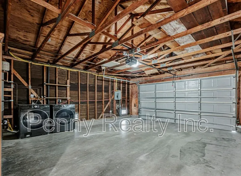 4 bed, 2.0 bath, 1439 sqft, $3,750 — Photo 4