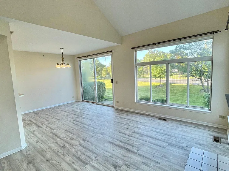 823 Addison Ave — Photo 9