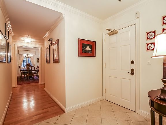 3rd image of 521 Oakwood Ave APT 1A
