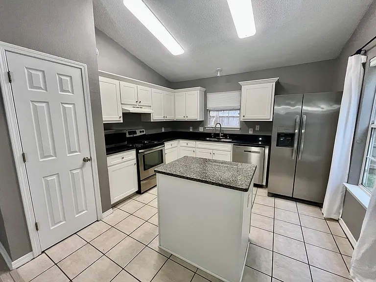 1232 Greystone Ln — Photo 20