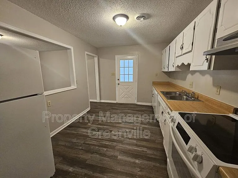 510 Woodside Ln — Photo 6