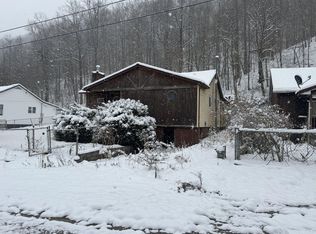 305 Morris Dr, Montgomery, WV 25136