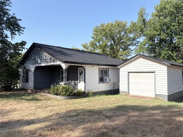 203 Dogwood Ave, Wellston, OK 74881