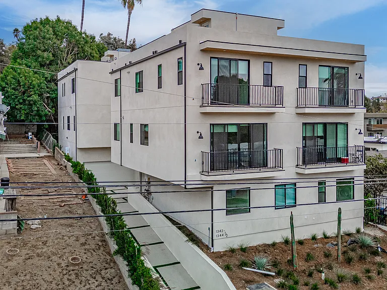 1342 Portia St — Photo 41
