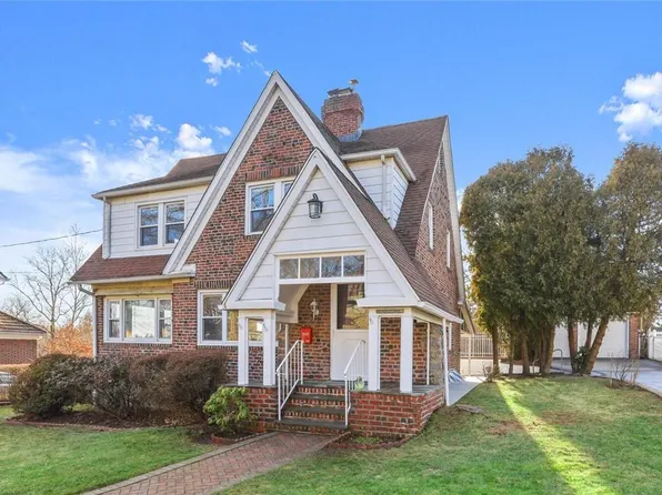 88 Harding Drive, New Rochelle, NY 10801