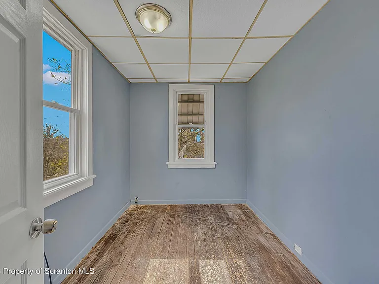 1019 S Webster Ave — Photo 6