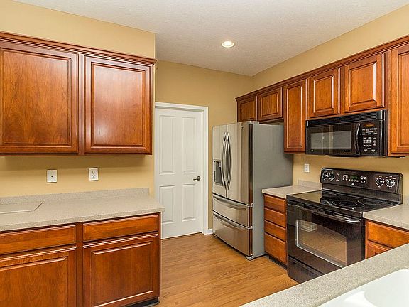 Loads of Cabinets!