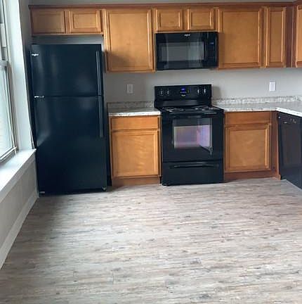 3rd image of 106 S A St #301