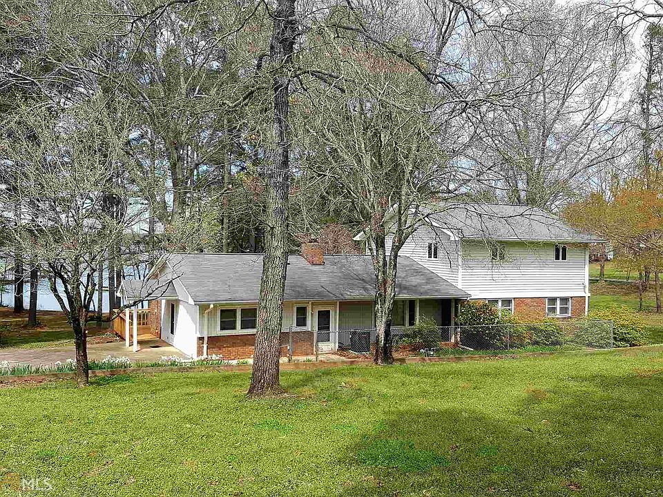 2nd image of 2685 Ridge Rd