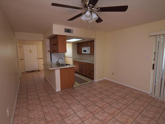 5th image of 332 Beach Park Ln