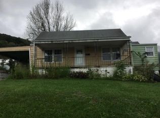1102 Westview St, Narrows, VA 24124