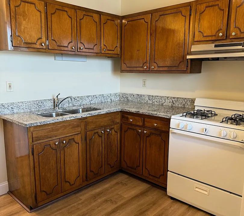 747-751 Aurora Ave