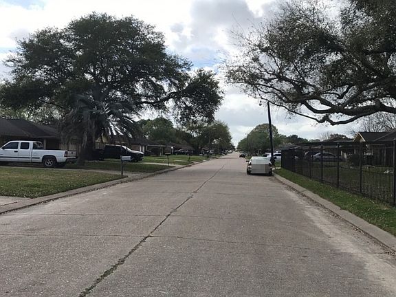 4th image of 9035 Landis Dr