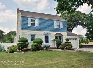 395 Chestnut St, Paramus, NJ 07652