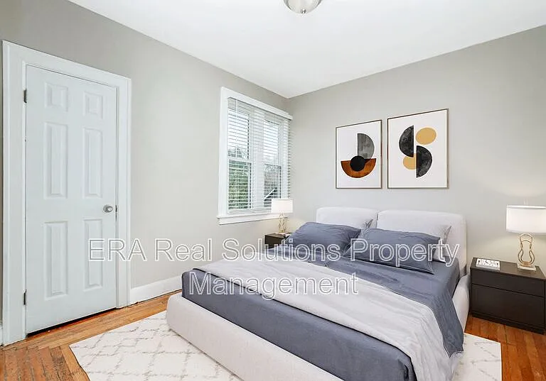 979 Burton Ave — Photo 12