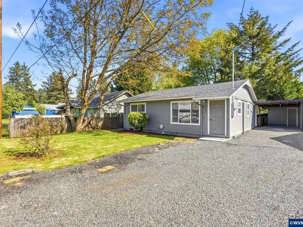 1121 Spruce St, Sweet Home, OR 97386