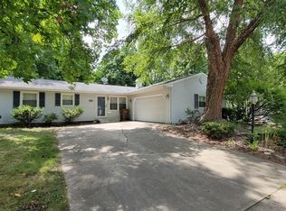 2109 Blackthorn Dr, Champaign, IL